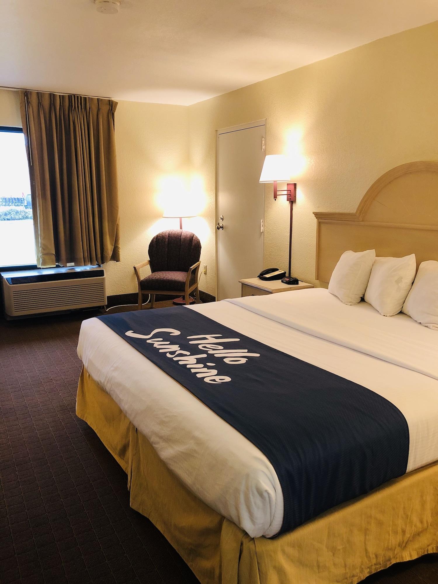 Days Inn & Suites By Wyndham Navarre - Near Beaches Hurlburt Bagian luar foto