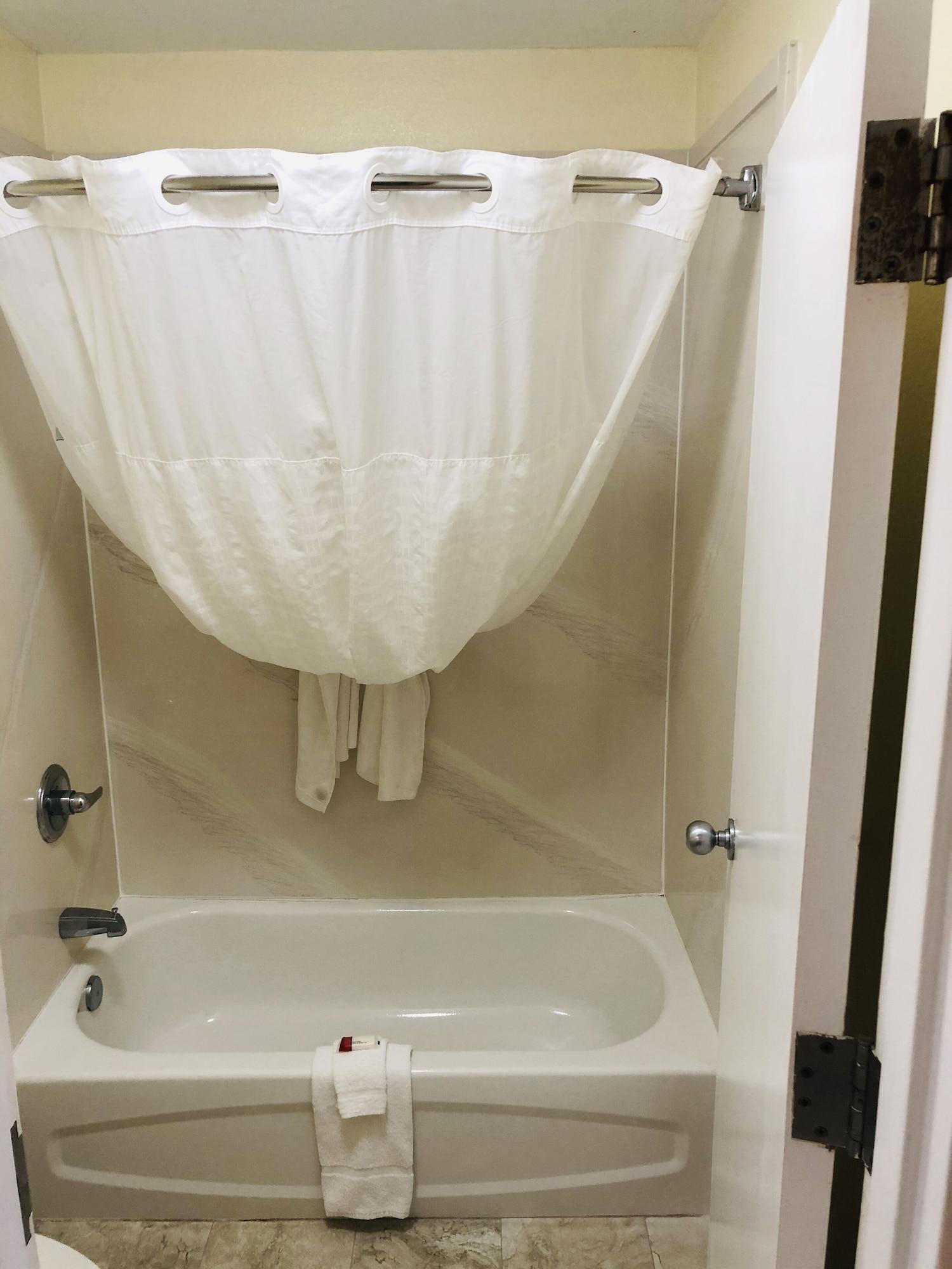 Days Inn & Suites By Wyndham Navarre - Near Beaches Hurlburt Bagian luar foto