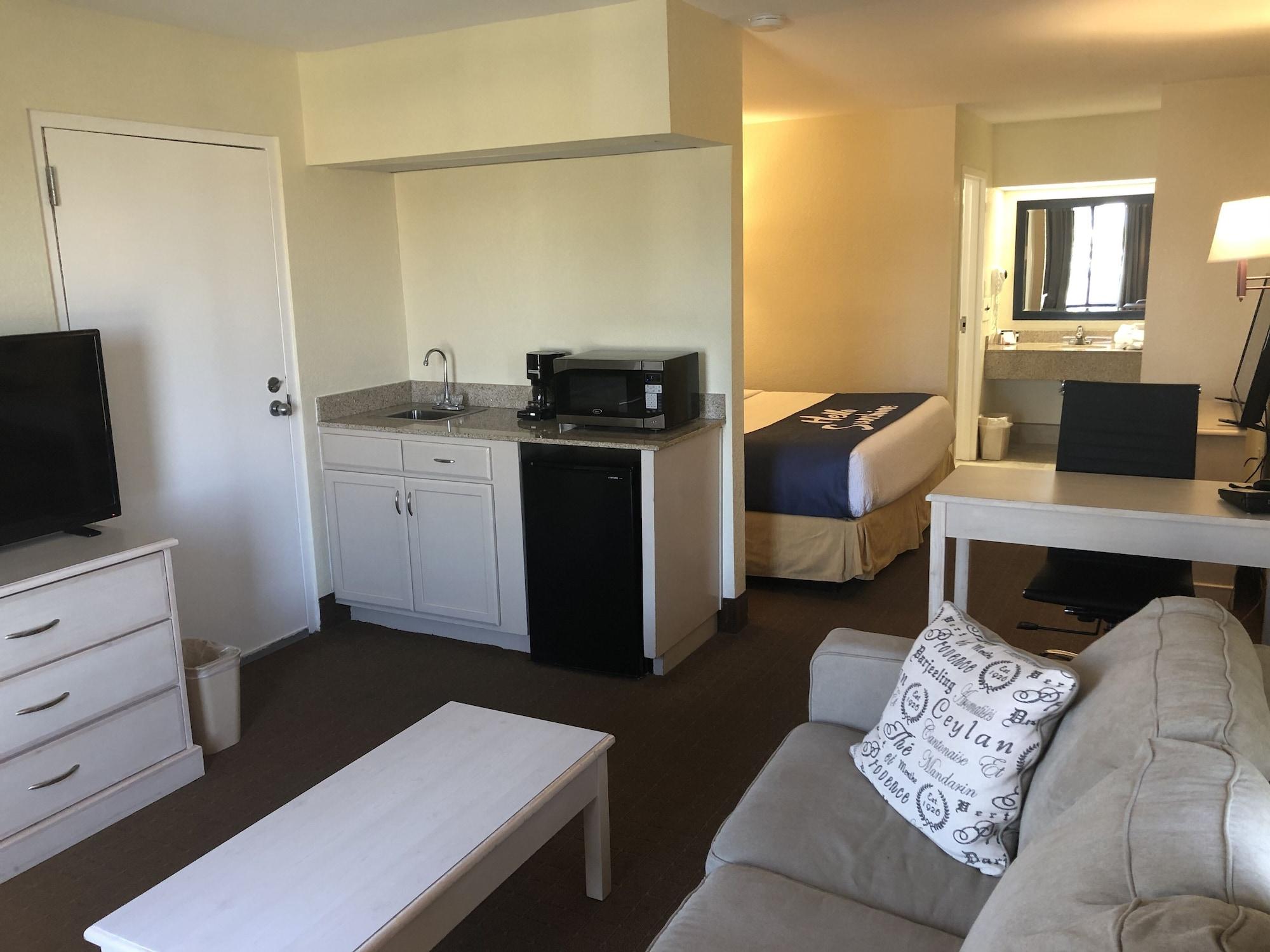 Days Inn & Suites By Wyndham Navarre - Near Beaches Hurlburt Bagian luar foto