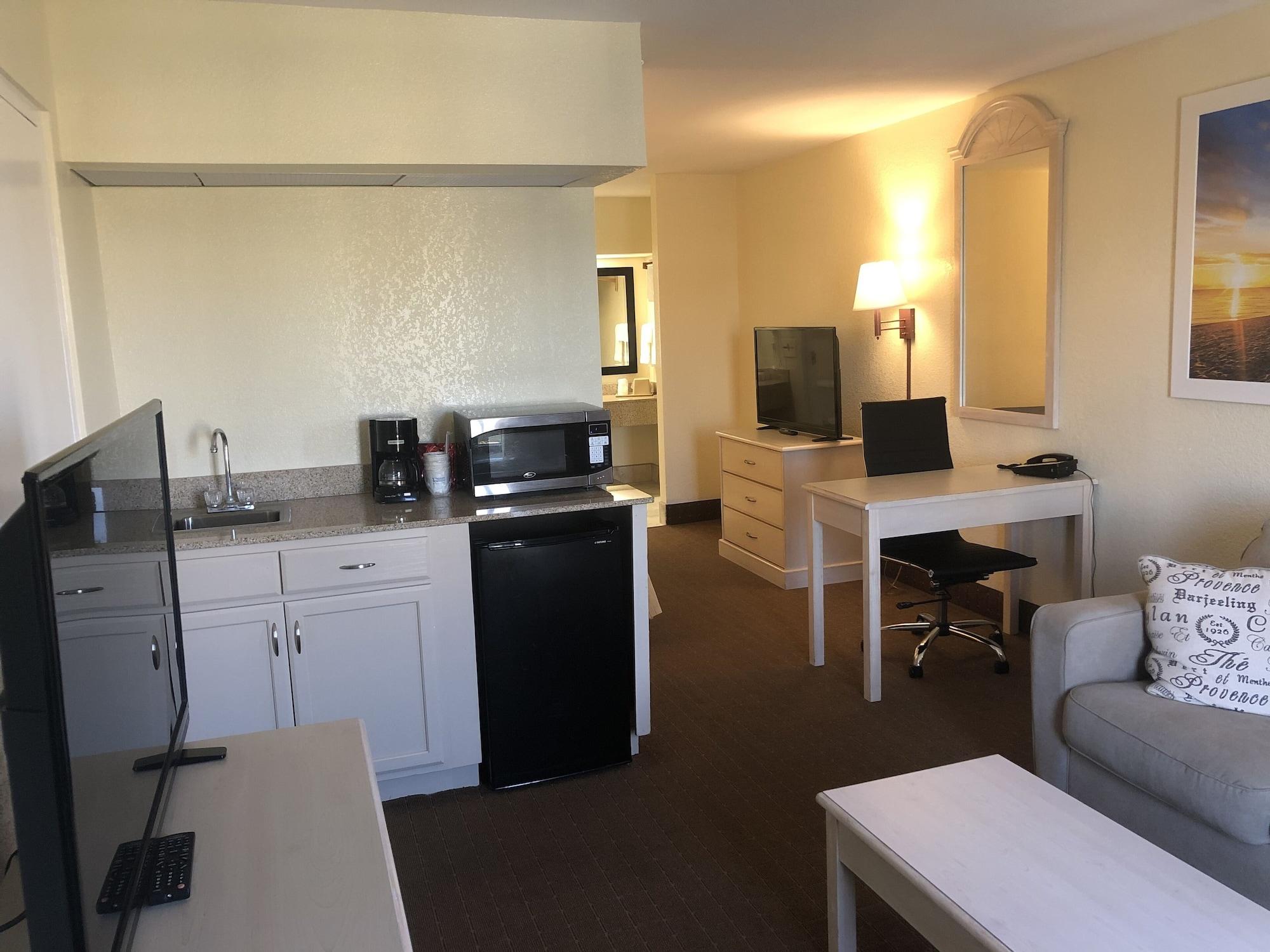 Days Inn & Suites By Wyndham Navarre - Near Beaches Hurlburt Bagian luar foto