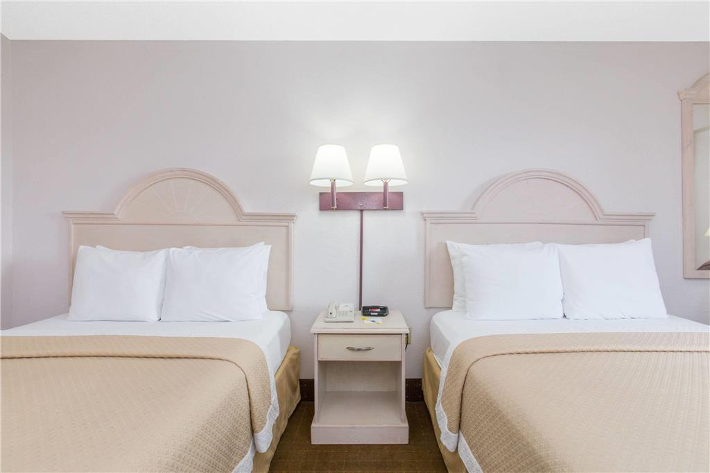 Days Inn & Suites By Wyndham Navarre - Near Beaches Hurlburt Ruang foto