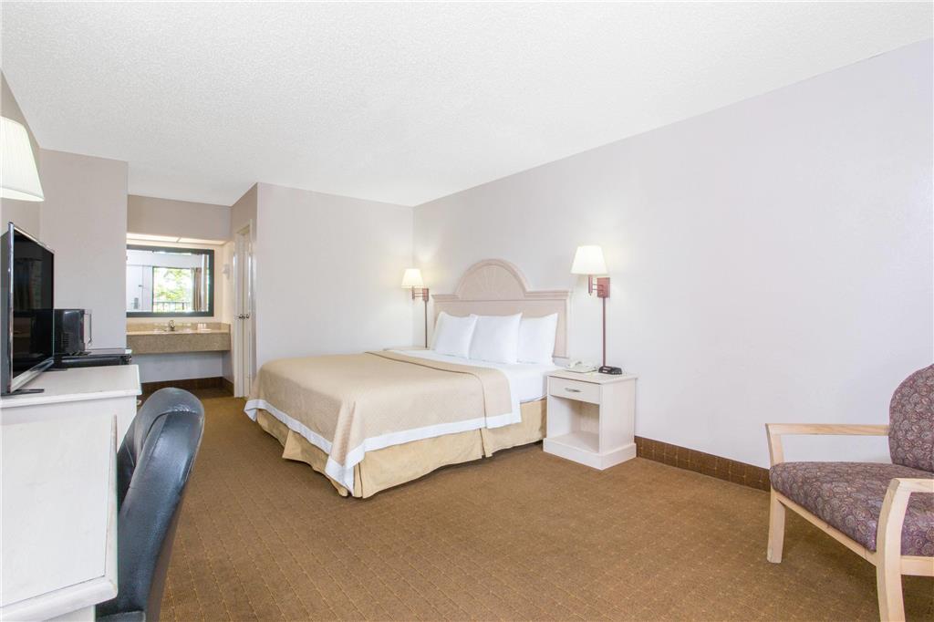 Days Inn & Suites By Wyndham Navarre - Near Beaches Hurlburt Ruang foto