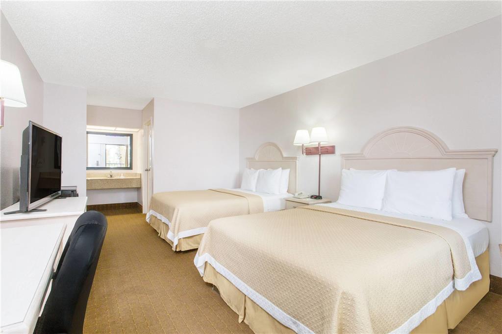 Days Inn & Suites By Wyndham Navarre - Near Beaches Hurlburt Ruang foto