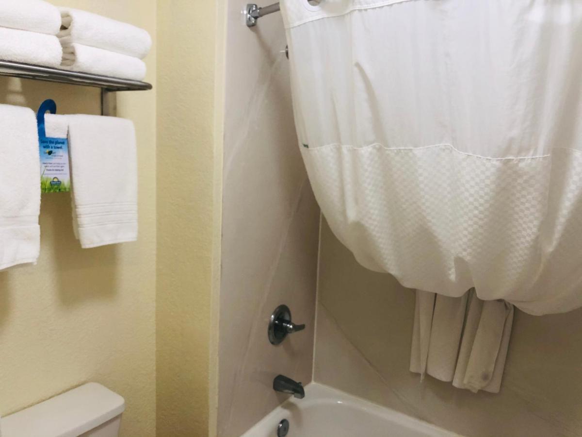 Days Inn & Suites By Wyndham Navarre - Near Beaches Hurlburt Bagian luar foto